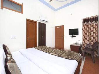 Oyo 7609 Hotel Dolphin