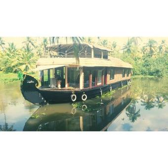 Kunjatta House Boat