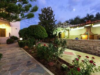 New Small (3) Apartmentcomplex In Village Of Prin�s Near Rethymnon, Nw Coast