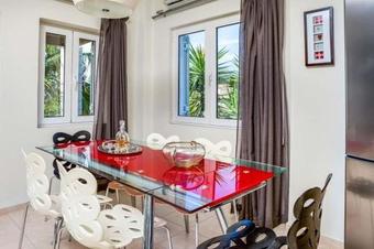 Plaka Villa Sleeps 7 Pool Air Con Wifi