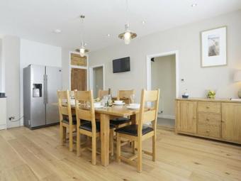 4 Market Cross House