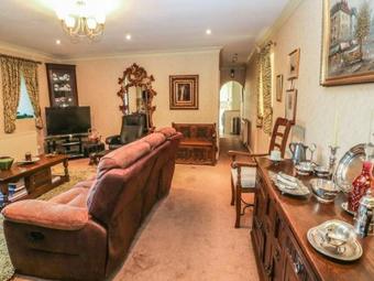 Hendre Bach, Llangefni