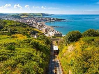 Holiday Home Dinas Y Gadair