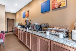 Hotel Comfort Inn & Suites