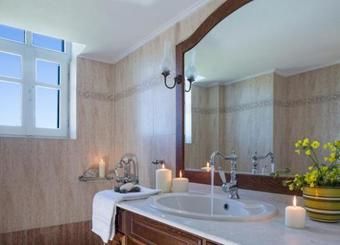 Hostal Schinoussa Guesthouse