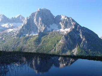 Hostal Boga Alpine Resort