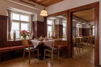Hostal Adler Fluh