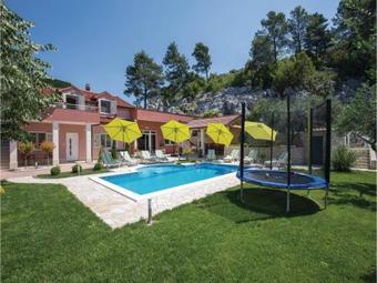 Four-bedroom Holiday Home In Bacina