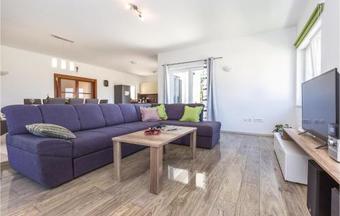 Four-bedroom Holiday Home In Blato Na Cetini