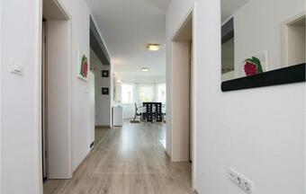 Three-bedroom Holiday Home In Murvica Gornja