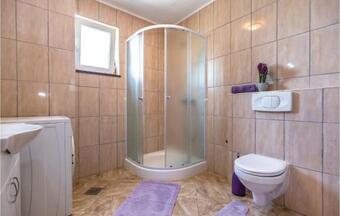 Five-bedroom Holiday Home In Prolozac