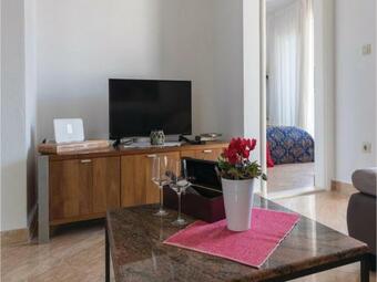 Three-bedroom Apartment In Duboka