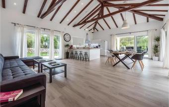 Four-bedroom Holiday Home In Dubrava