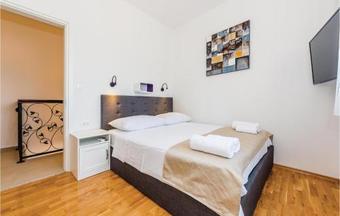 Four-bedroom Holiday Home In Dubrava