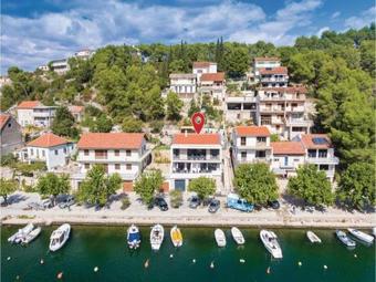 Five-bedroom Holiday Home In Zaton