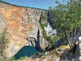 Four-bedroom Holiday Home Zmijavci With A Fireplace 09