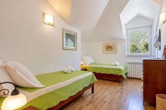 Zupa Villa Sleeps 8 Pool Air Con Wifi