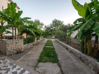 Apartments In Starigrad-paklenica 33853