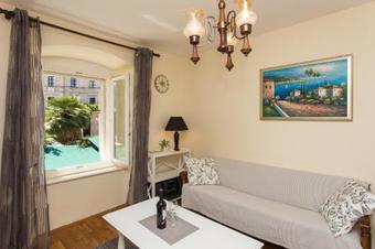 Apartment Main Street