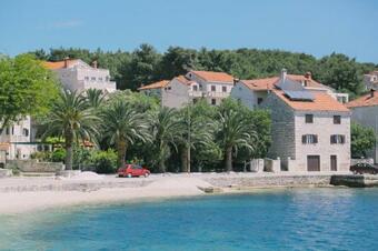 Apartments And Rooms By The Sea Sumartin (brac) - 2949
