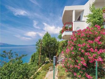 Three-bedroom Apartment In Sveti Juraj