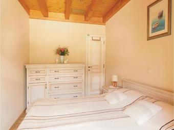 Four-bedroom Holiday Home In Vitaljina