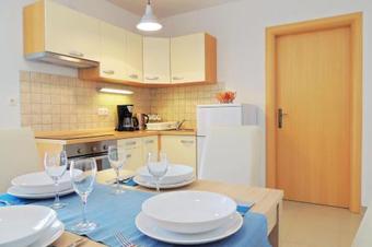 Apartamentos Private Accommodation Kirincic