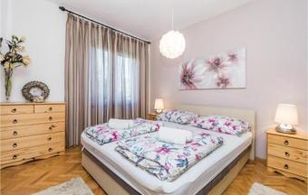Four-bedroom Holiday Home In Povljana