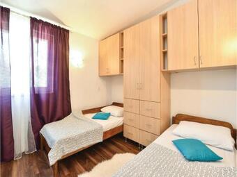 Three-bedroom Apartment In Primorski Dolac