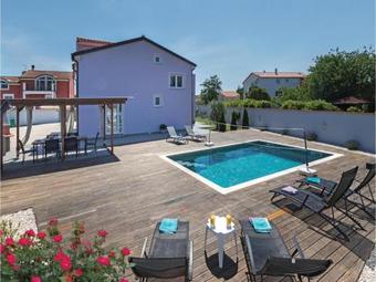 Four-bedroom Holiday Home In Pula