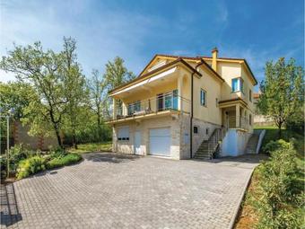 Four-bedroom Holiday Home In Rijeka