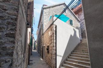 Hostal Apartments Barone