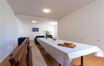 Eight-bedroom Holiday Home In Solin