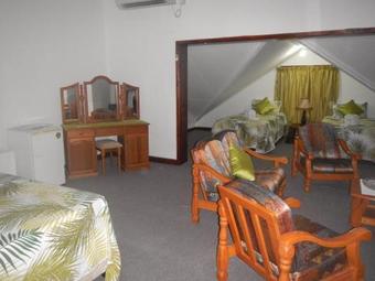 Hostal Le Chevalier Bay Guesthouse