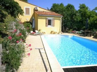 Beautiful Villa In Saint-paul-trois-chateaux With Pool