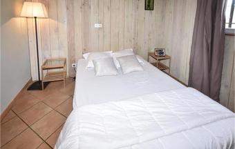 Four-bedroom Holiday Home In Pernes Les Fontaines