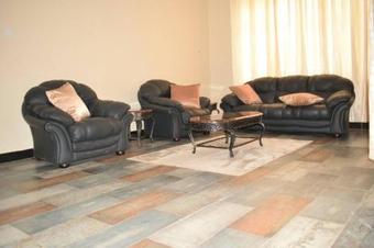 Bed & Breakfast Kisasa Home