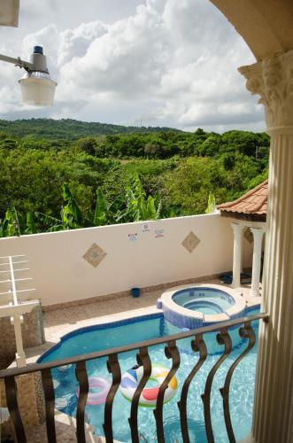 Color's Hide Away Villa