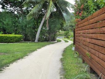 Muri Beachside Villa With Pool