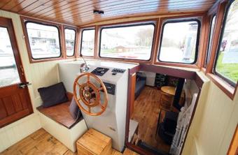 Roisin Dubh Houseboat