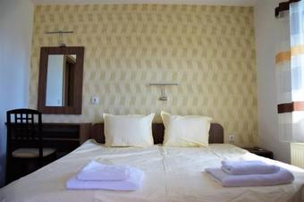 Hostal Guest House Tri Buki