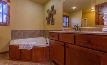 Makin Memories Lodge-sleeps 14 Home