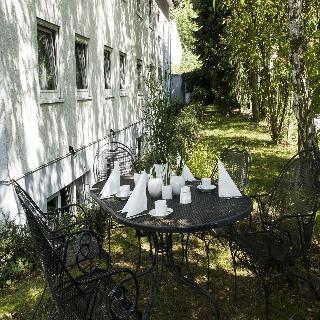 Airport Hotel By The New Yorker