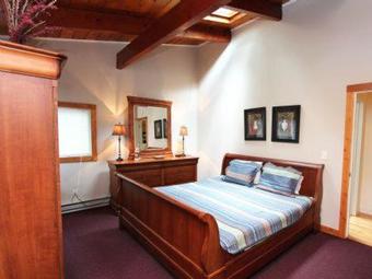 Claytor Lake Hideaway Cabin