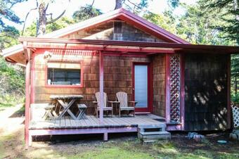 Woodland Cottage By The Sea