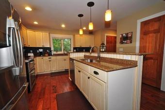 Lakeside Story Six-bedroom Holiday Home