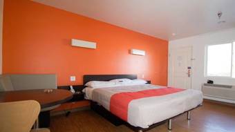 Motel 6 Desert Xpress