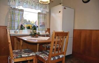 Two-bedroom Holiday Home With Lake View In Bullaren