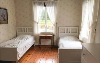 Six-bedroom Holiday Home In Hogsater