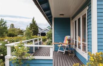 Three-bedroom Holiday Home In Kopingsvik